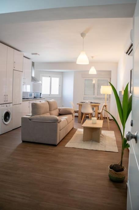 California Apartament Duenas Σεβίλλη Εξωτερικό φωτογραφία